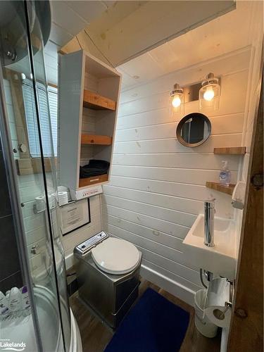 91 King Road, Tay, ON - Indoor Photo Showing Bathroom