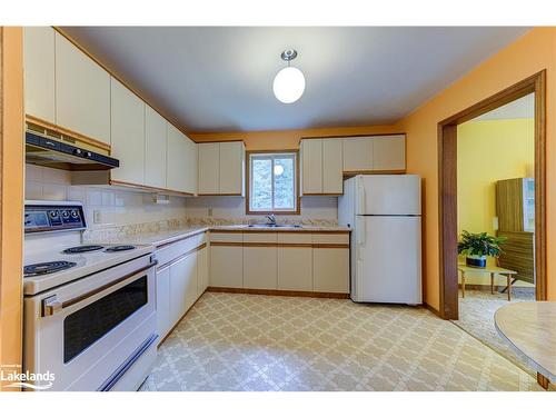 2 Rue Karola, Tiny, ON - Indoor Photo Showing Kitchen With Double Sink