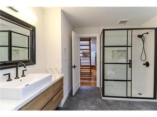 105 Hoyt Avenue, Victoria Harbour, ON - Indoor Photo Showing Bathroom