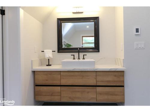 105 Hoyt Avenue, Victoria Harbour, ON - Indoor Photo Showing Bathroom