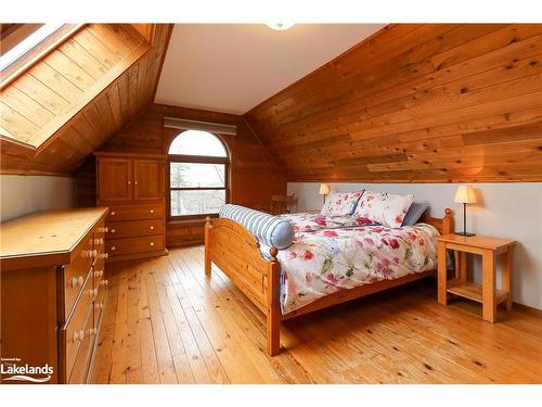 105 Hoyt Avenue, Victoria Harbour, ON - Indoor Photo Showing Bedroom