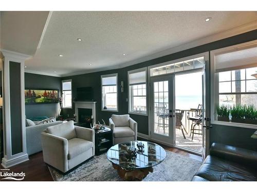 10 Boardwalk Avenue, Collingwood, ON - Indoor Photo Showing Living Room