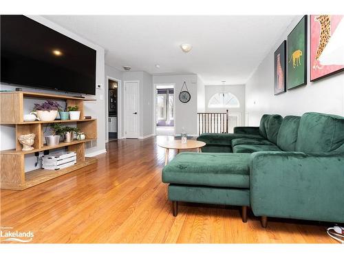 37 Telfer Road, Collingwood, ON - Indoor Photo Showing Living Room
