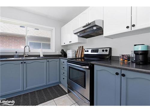 37 Telfer Road, Collingwood, ON - Indoor Photo Showing Kitchen With Stainless Steel Kitchen With Double Sink