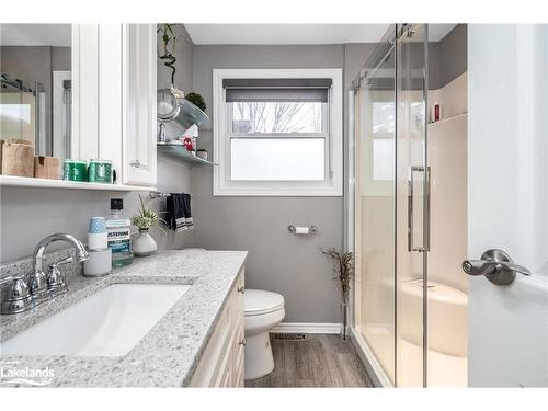 970 Howard Street, Midland, ON - Indoor Photo Showing Bathroom