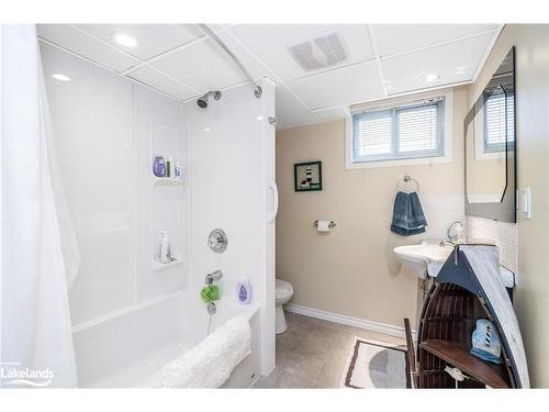970 Howard Street, Midland, ON - Indoor Photo Showing Bathroom