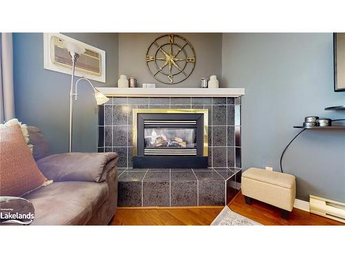 8-83 Victoria Street, Meaford, ON - Indoor Photo Showing Living Room With Fireplace