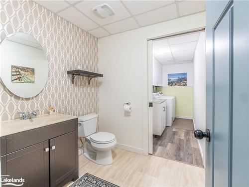 64 Wilshier Boulevard, Bracebridge, ON - Indoor Photo Showing Bathroom