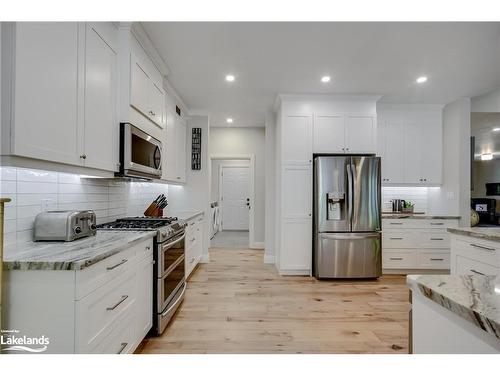 170 Springfield Road, Huntsville, ON - Indoor Photo Showing Kitchen With Upgraded Kitchen