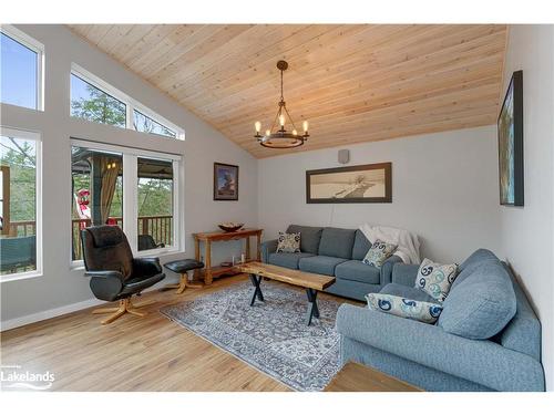 500 C Hazard Hill Road, Kearney, ON - Indoor Photo Showing Living Room