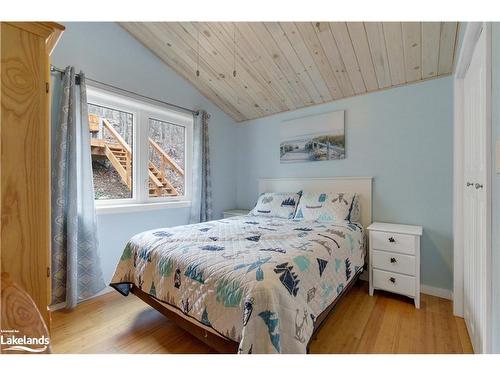 500 C Hazard Hill Road, Kearney, ON - Indoor Photo Showing Bedroom