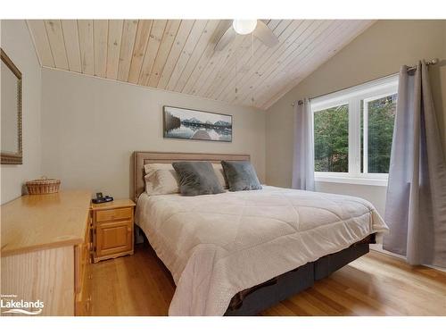 500 C Hazard Hill Road, Kearney, ON - Indoor Photo Showing Bedroom