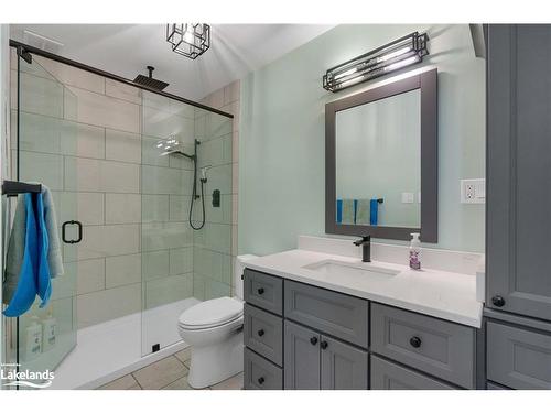 500 C Hazard Hill Road, Kearney, ON - Indoor Photo Showing Bathroom