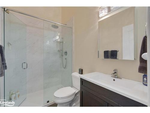 500 C Hazard Hill Road, Kearney, ON - Indoor Photo Showing Bathroom