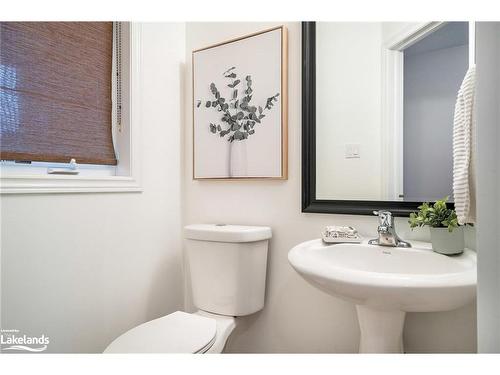 37 Barr Street, Collingwood, ON - Indoor Photo Showing Bathroom
