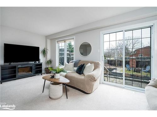 37 Barr Street, Collingwood, ON - Indoor Photo Showing Living Room