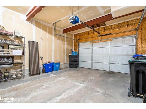 37 Barr Street, Collingwood, ON - Indoor Photo Showing Garage