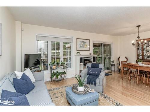 B4-20 Dairy Lane, Huntsville, ON - Indoor Photo Showing Living Room