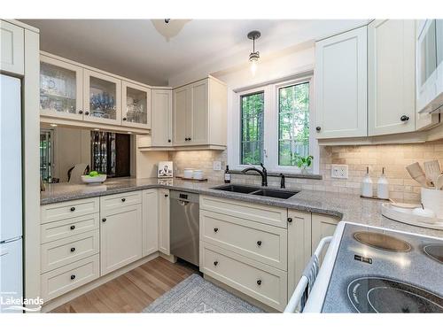 B4-20 Dairy Lane, Huntsville, ON - Indoor Photo Showing Kitchen With Double Sink