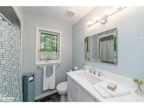 B4-20 Dairy Lane, Huntsville, ON - Indoor Photo Showing Bathroom