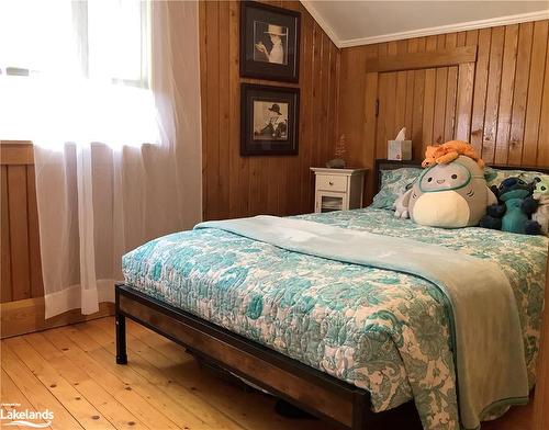 8 Old Mill Road, Arnstein, ON - Indoor Photo Showing Bedroom