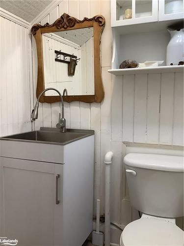 8 Old Mill Road, Arnstein, ON - Indoor Photo Showing Bathroom
