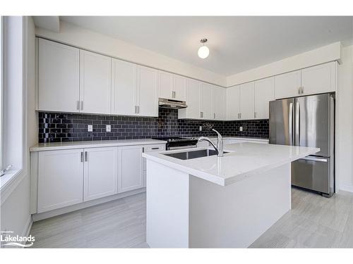 155 Rosanne Circle, Wasaga Beach, ON - Indoor Photo Showing Kitchen With Stainless Steel Kitchen With Upgraded Kitchen