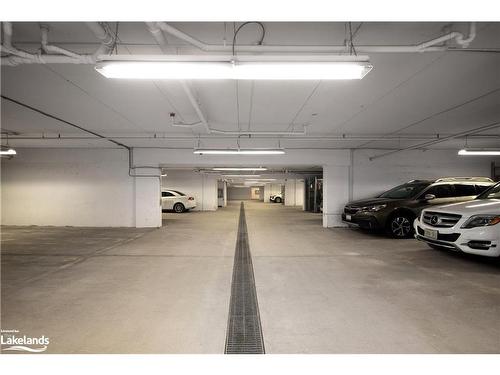 107-25 Beaver Street S, Town Of Blue Mountains, ON - Indoor Photo Showing Garage