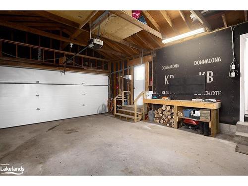 411 St Vincent Street, Meaford, ON - Indoor Photo Showing Garage