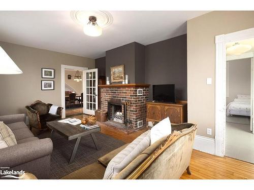 190 Old Lakeshore Road, The Blue Mountains, ON - Indoor Photo Showing Living Room With Fireplace