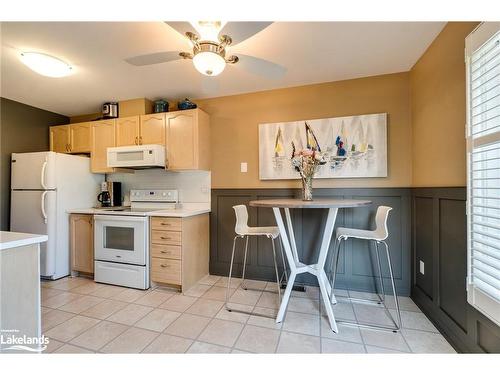 6-175 Fiddlers Green Road, Ancaster, ON - Indoor Photo Showing Kitchen