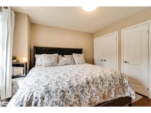 6-175 Fiddlers Green Road, Ancaster, ON - Indoor Photo Showing Bedroom