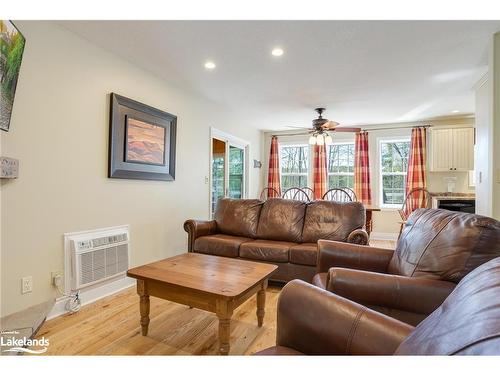 107-3-1052 Rat Bay Road, Lake Of Bays (Twp), ON - Indoor Photo Showing Living Room