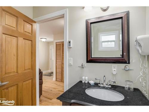 107-3-1052 Rat Bay Road, Lake Of Bays (Twp), ON - Indoor Photo Showing Bathroom