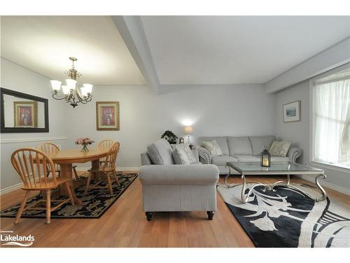309 Seventh Street, Collingwood, ON - Indoor Photo Showing Living Room