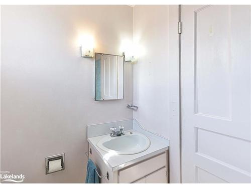 83 Penetang Street, Orillia, ON - Indoor Photo Showing Bathroom