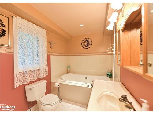 471 Victoria Crescent, Orillia, ON - Indoor Photo Showing Bathroom
