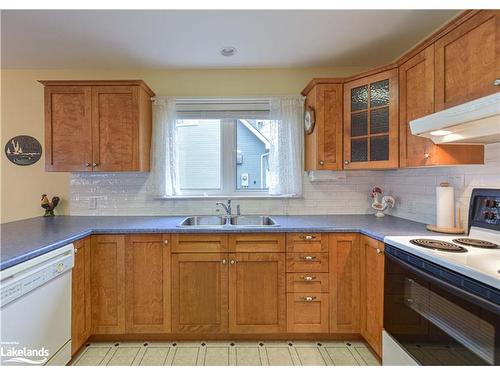 471 Victoria Crescent, Orillia, ON - Indoor Photo Showing Kitchen With Double Sink