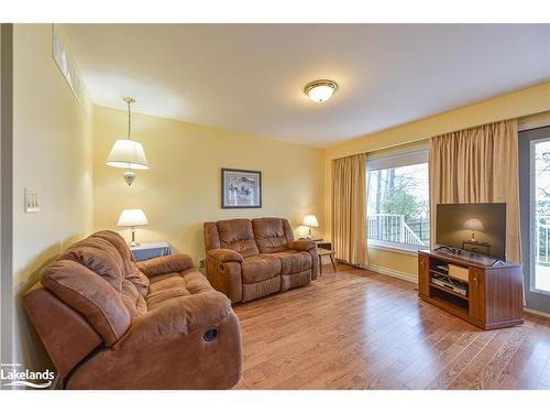 471 Victoria Crescent, Orillia, ON - Indoor Photo Showing Living Room