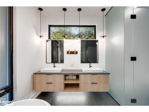 12 St Andrews Circle, Huntsville, ON - Indoor Photo Showing Bathroom