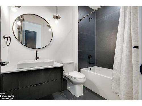 12 St Andrews Circle, Huntsville, ON - Indoor Photo Showing Bathroom