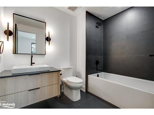 12 St Andrews Circle, Huntsville, ON - Indoor Photo Showing Bathroom
