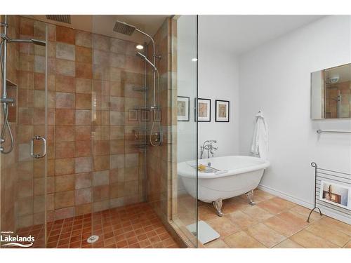 31 Deerfoot Trail, Huntsville, ON - Indoor Photo Showing Bathroom