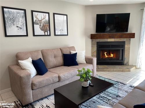 27-162 Settlers Way, The Blue Mountains, ON - Indoor Photo Showing Living Room With Fireplace