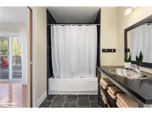 104 Point View Lane, Huntsville, ON - Indoor Photo Showing Bathroom