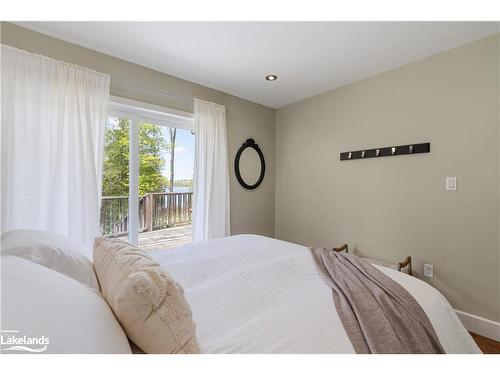 104 Point View Lane, Huntsville, ON - Indoor Photo Showing Bedroom