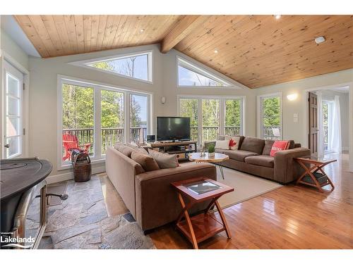104 Point View Lane, Huntsville, ON - Indoor Photo Showing Living Room
