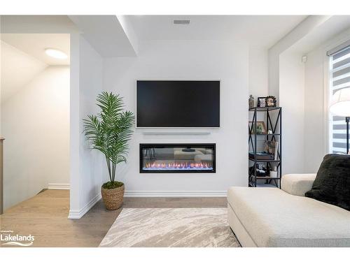 92 Holyrood Crescent, Vaughan, ON - Indoor Photo Showing Living Room With Fireplace