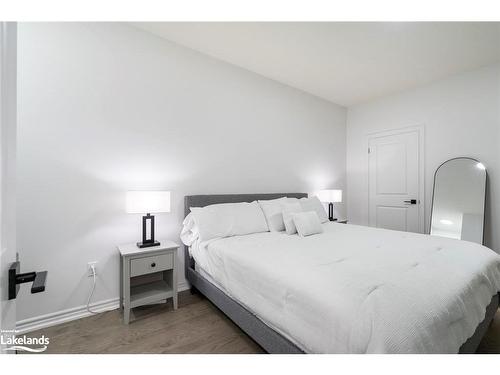 92 Holyrood Crescent, Vaughan, ON - Indoor Photo Showing Bedroom