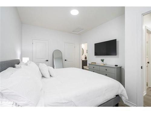 92 Holyrood Crescent, Vaughan, ON - Indoor Photo Showing Bedroom